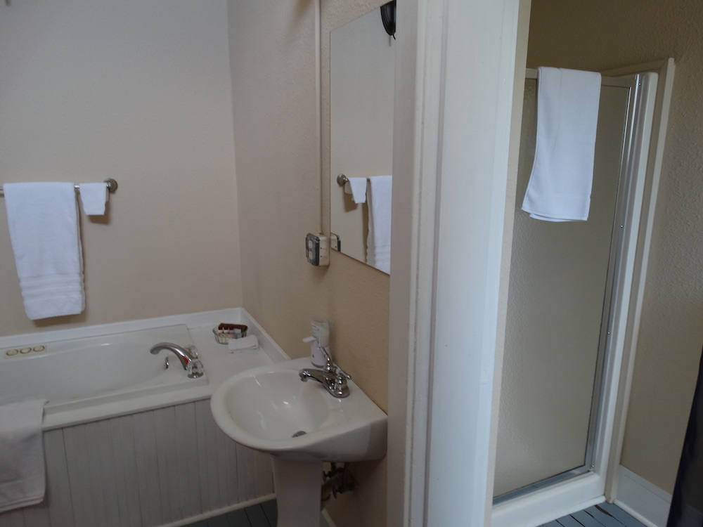 Black Suite Bath